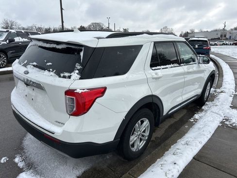 Used 2022 Ford Explorer XLT w/ Equipment Group 202A image 5