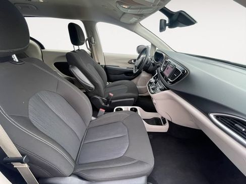 Used 2023 Chrysler Voyager LX FWD image 14