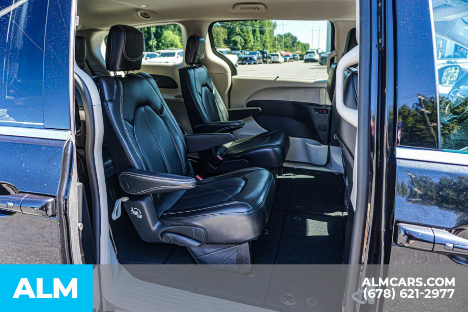 Used 2023 Chrysler Pacifica Touring-L FWD image 21