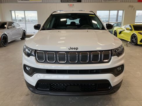 Used 2022 Jeep Compass Latitude image 2