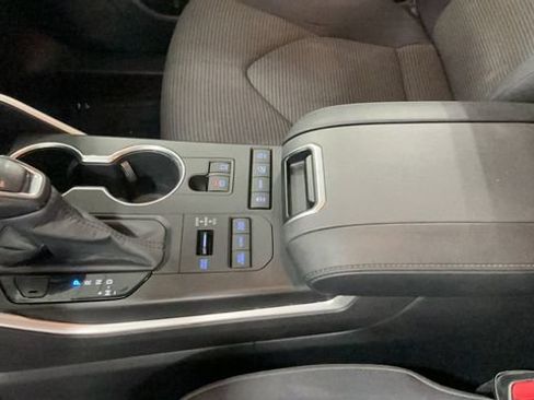 Used 2020 Toyota Highlander LE AWD/4WD image 20