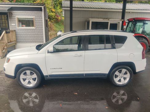 Used 2016 Jeep Compass Latitude image 3