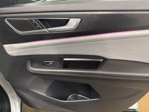 Used 2024 Volkswagen Atlas Cross Sport SEL R-Line image 27