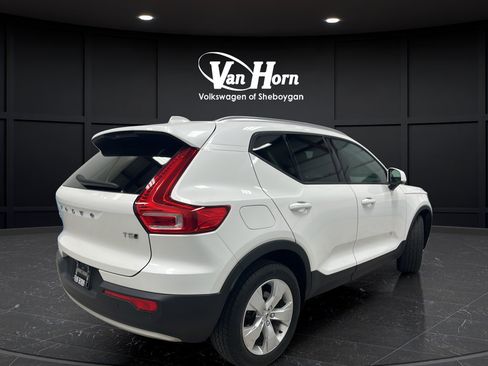 Used 2022 Volvo XC40 T5 Momentum AWD/4WD image 7