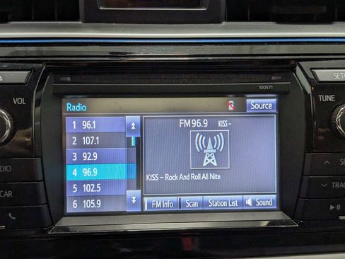 Used 2016 Toyota Corolla LE image 25