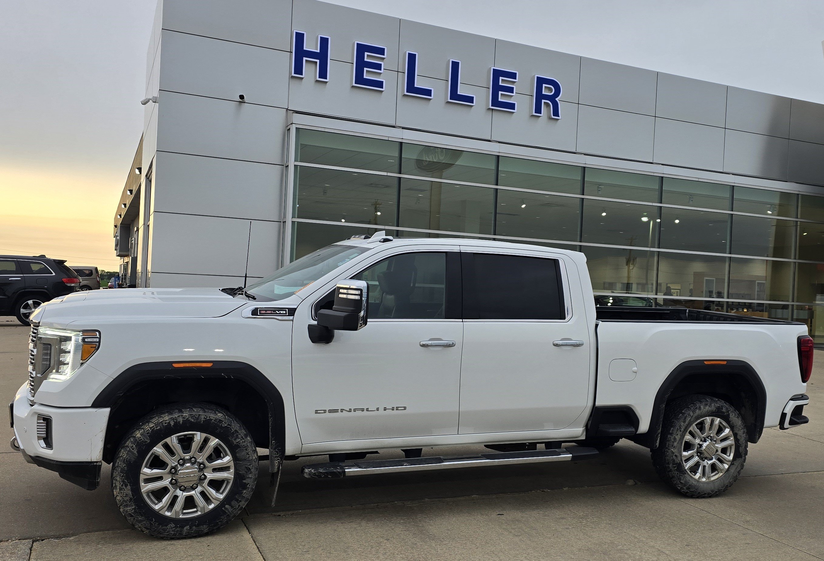 Used 2021 GMC Sierra 2500 Denali w/ Denali Ultimate Package AWD/4WD image 3