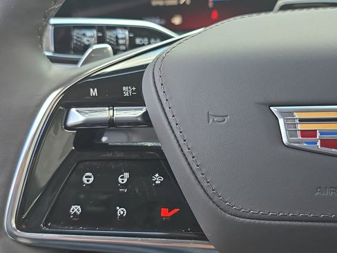 Used 2025 Cadillac Escalade V AWD/4WD image 22