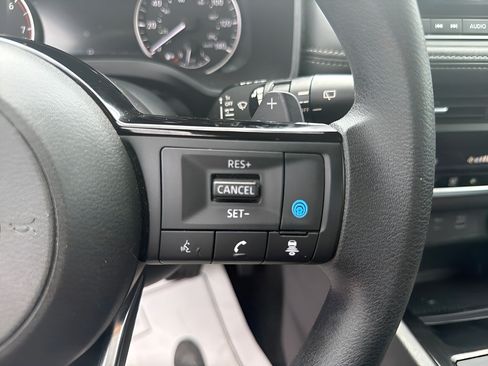 Used 2023 Nissan Rogue SV FWD image 33