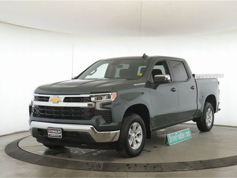 Used 2025 Chevrolet Silverado 1500 LT image 10