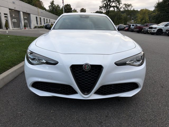 Used 2021 Alfa Romeo Giulia Sprint w/ Nero Edizione AWD/4WD image 3