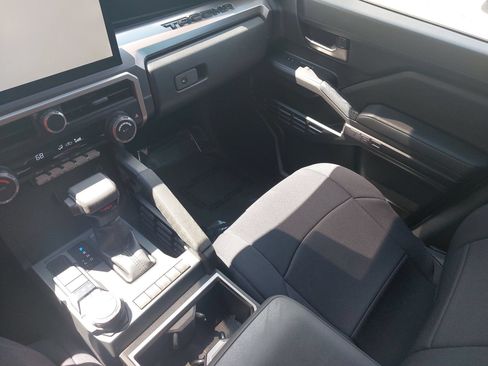 Used 2024 Toyota Tacoma TRD Sport AWD/4WD image 25