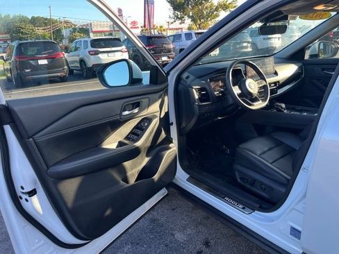 Used 2024 Nissan Rogue SL FWD image 4