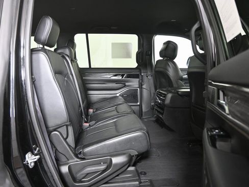 Used 2022 Jeep Wagoneer Series III image 16