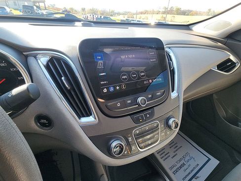 Used 2020 Chevrolet Malibu LT image 16