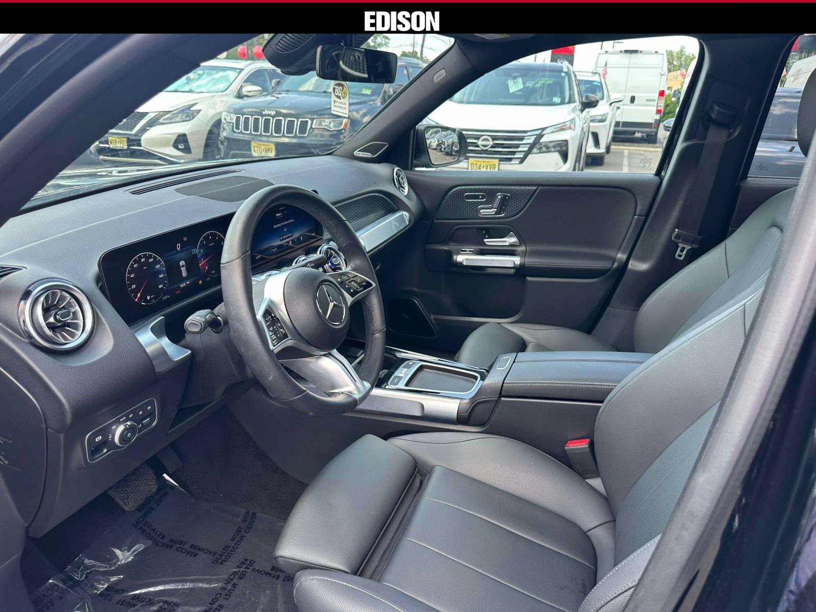 Used 2024 Mercedes-Benz GLB 250 4MATIC image 14