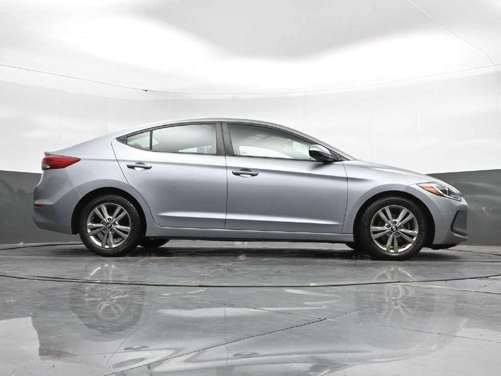 Used 2017 Hyundai Elantra SE FWD image 19
