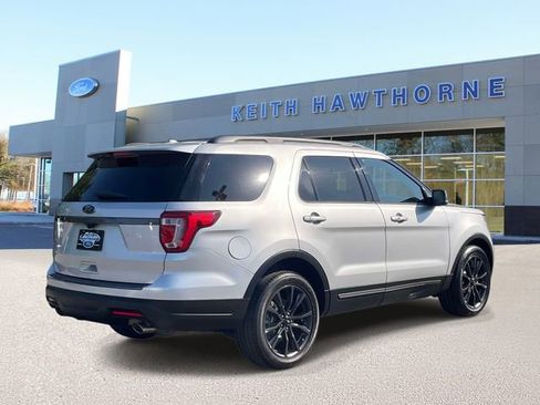 Used 2019 Ford Explorer XLT w/ Equipment Group 202A FWD image 6