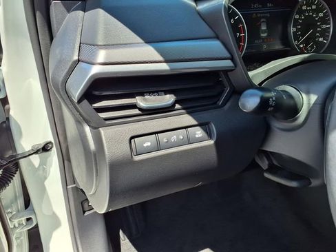 Used 2024 Nissan Altima 2.5 SR FWD image 15