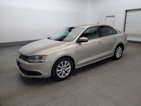Used 2013 Volkswagen Jetta SE FWD image 2