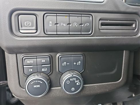 Used 2021 Chevrolet Suburban LT image 36