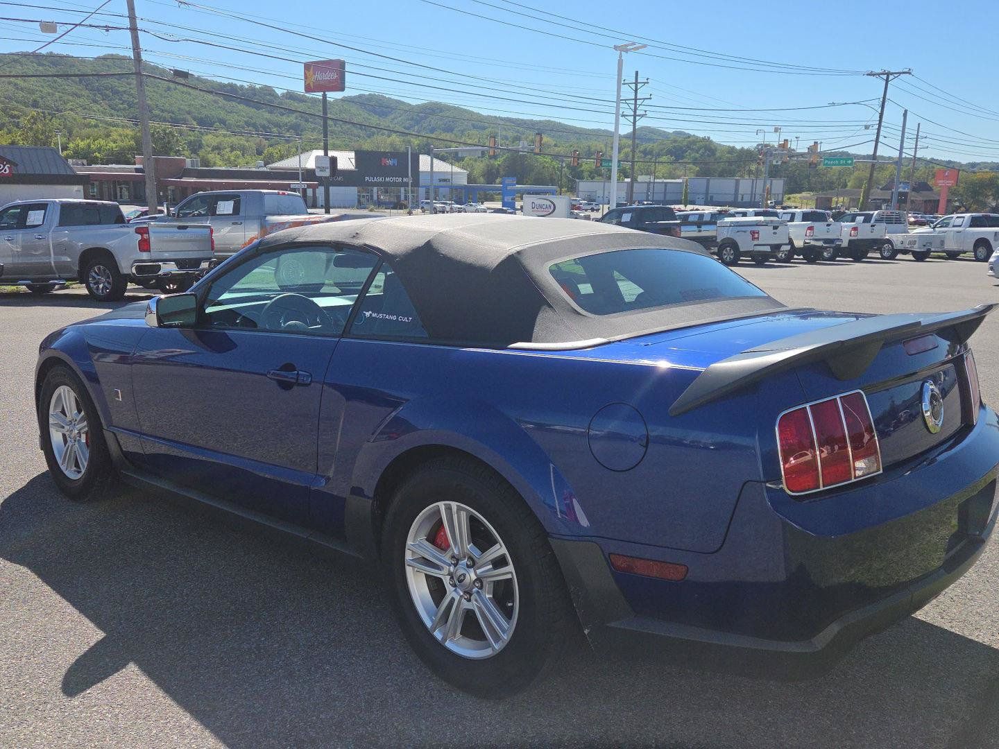 Used 2005 Ford Mustang GT RWD image 5
