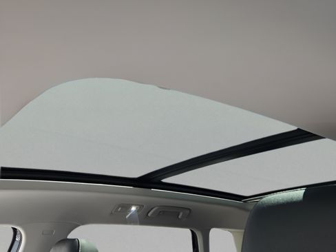 Certified 2025 Volkswagen Taos SE FWD image 15