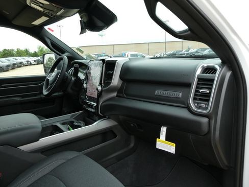 New 2026 RAM 2500 Big Horn AWD/4WD image 13