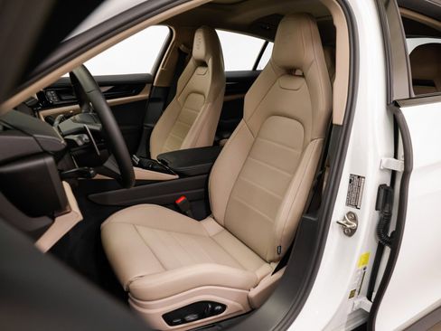 Certified 2025 Porsche Panamera 4 image 5