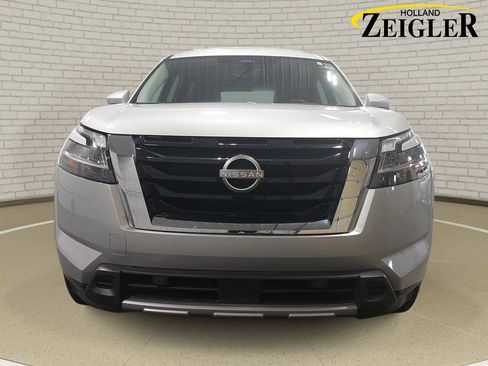 Certified 2024 Nissan Pathfinder SL AWD/4WD image 2