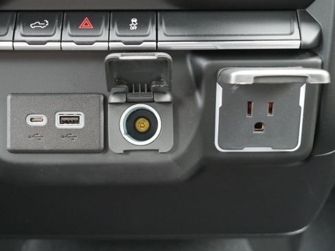 Certified 2022 Chevrolet Silverado 1500 Custom AWD/4WD image 21
