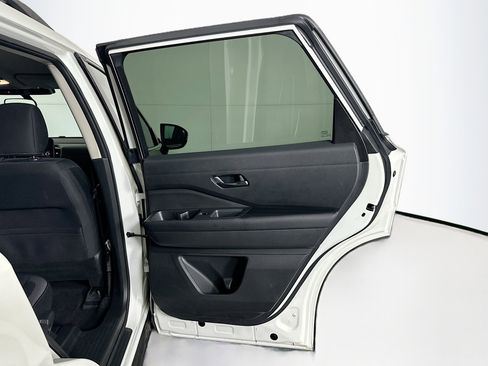 Used 2024 Nissan Pathfinder SV image 30