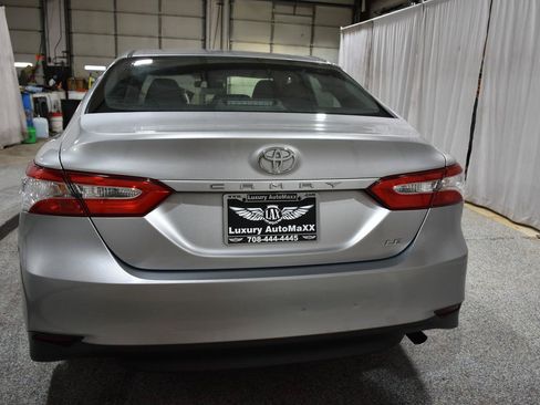 Used 2018 Toyota Camry LE FWD image 25