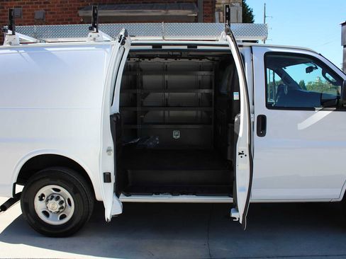 Used 2021 Chevrolet Express 2500 w/ Driver Convenience Package image 7