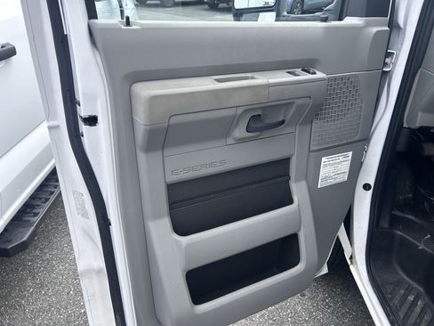 Used 2022 Ford E-350 and Econoline 350 Super Duty RWD image 11