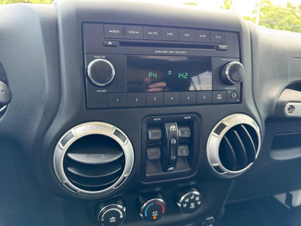 Used 2015 Jeep Wrangler Unlimited Sahara AWD/4WD image 16