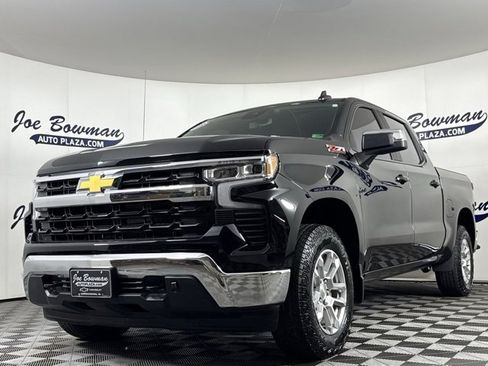 Used 2023 Chevrolet Silverado 1500 LT w/ Z71 Off-Road Package image 3