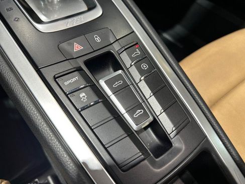 Used 2018 Porsche 718 Boxster RWD image 64