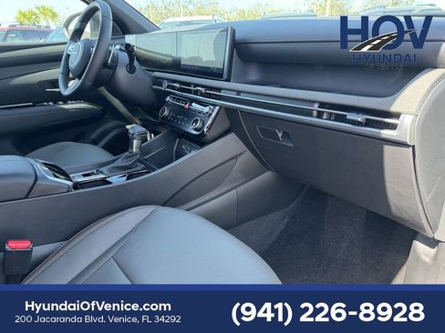 Used 2025 Hyundai Santa Cruz Limited image 13