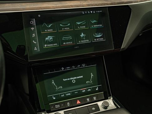 Used 2021 Audi e-tron Premium w/ Convenience Plus Package image 31