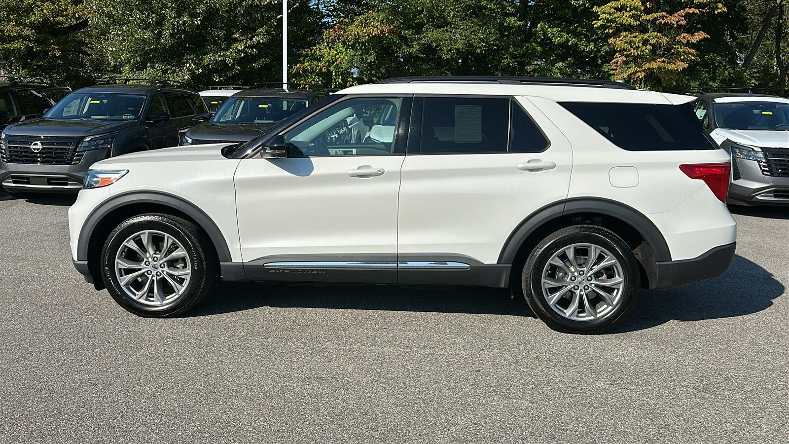 Used 2022 Ford Explorer XLT w/ Equipment Group 202A AWD/4WD image 30