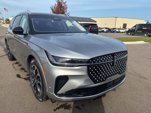 Used 2024 Lincoln Nautilus Reserve w/ Equipment Group 202A AWD/4WD image 8
