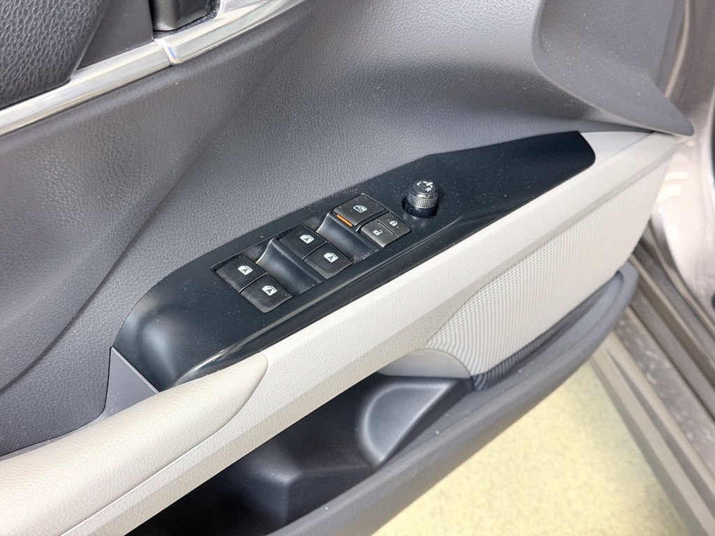 Used 2020 Toyota Camry SE FWD image 10