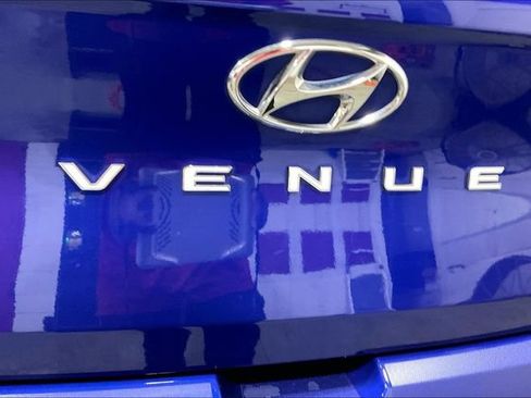 Used 2023 Hyundai Venue SEL FWD image 8