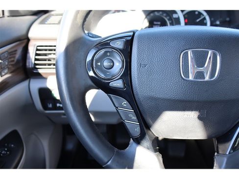 Used 2016 Honda Accord Touring image 23