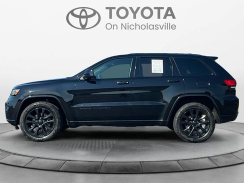 Used 2021 Jeep Grand Cherokee Laredo X AWD/4WD image 2