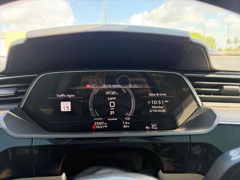 Used 2021 Audi e-tron Premium Plus w/ Premium Plus Package image 23