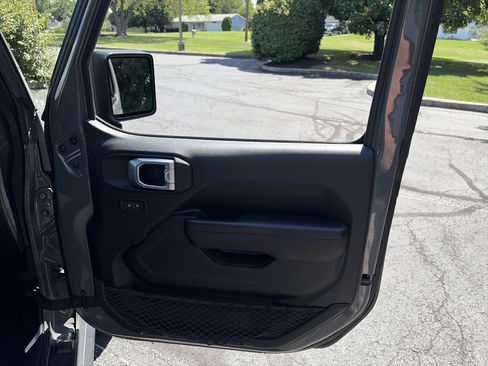Used 2020 Jeep Wrangler Sport AWD/4WD image 24