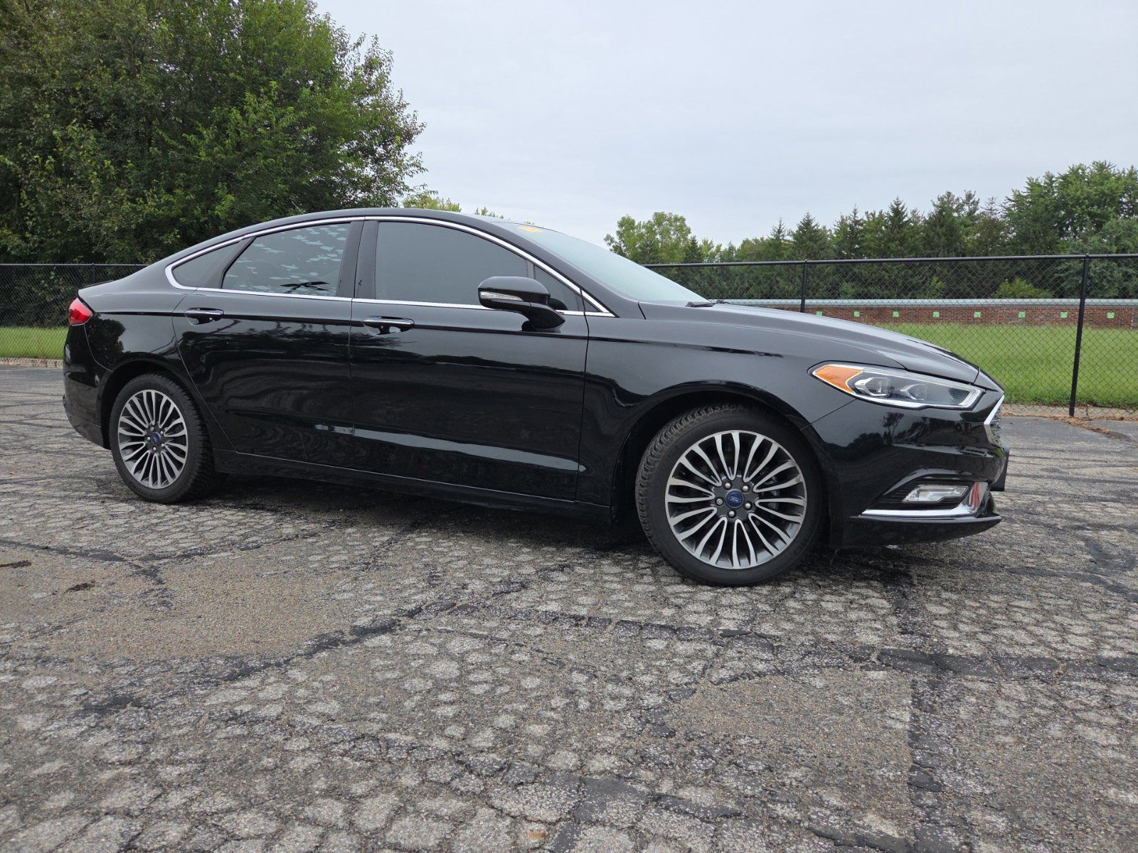 Used 2017 Ford Fusion Titanium AWD/4WD image 3