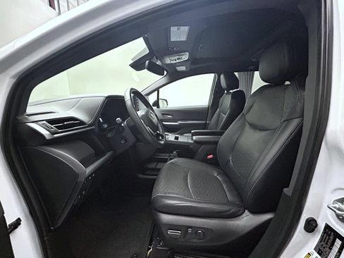 Used 2023 Toyota Sienna XSE AWD/4WD image 10