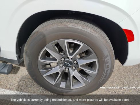 Used 2024 Chevrolet Tahoe Z71 w/ Z71 Off-Road Package image 4